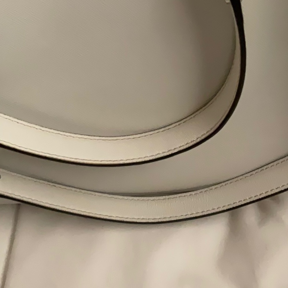 Gently And Barely Used Michael Kors Shoulder Bag - image 4